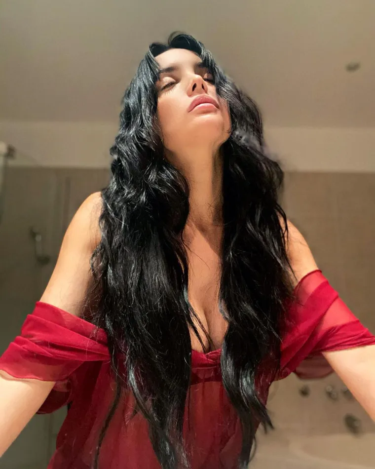 Mi ne nudimo velike riječi, mi nudimo fotografije kao dokaz! U svijet politike uskoro bi mogla ući čudesno lijepa žena