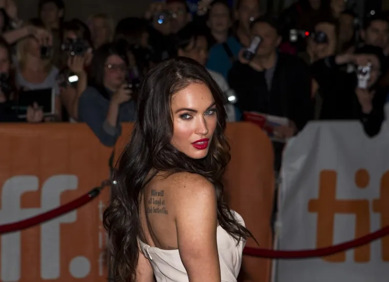 Sve se vi&scaron;e priča o 'plastičnoj' Megan Fox: Ona tvrdi da je prirodna, ali fotke ne znaju lagati. Pogledajte kako se mijenjala