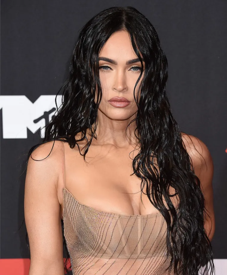 Sve se vi&scaron;e priča o 'plastičnoj' Megan Fox: Ona tvrdi da je prirodna, ali fotke ne znaju lagati. Pogledajte kako se mijenjala