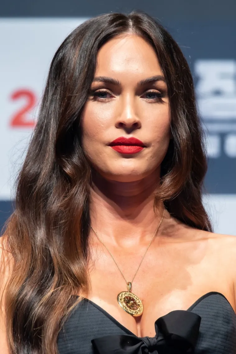Sve se vi&scaron;e priča o 'plastičnoj' Megan Fox: Ona tvrdi da je prirodna, ali fotke ne znaju lagati. Pogledajte kako se mijenjala