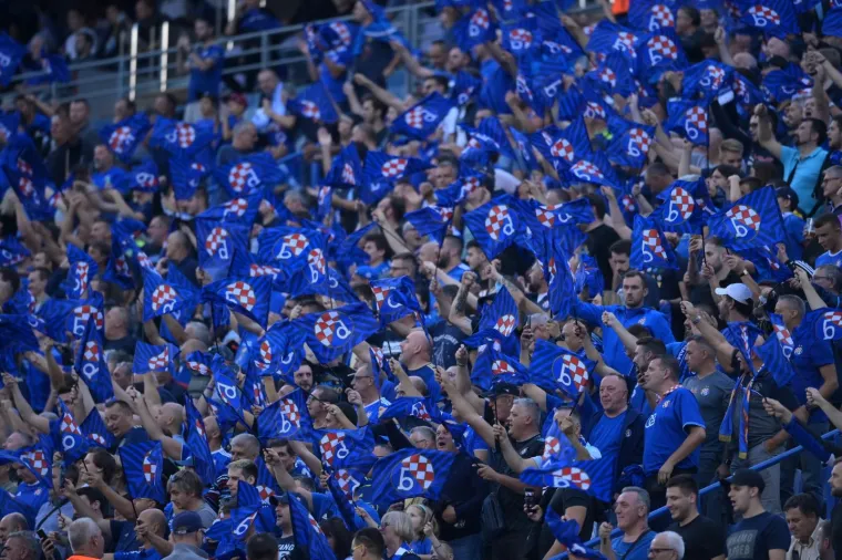 Boysi zviždali biv&scaron;em hajdukovcu, sve su iz lože pratili Jo&scaron;ko i Blanka, pogledajte nevjerojatnu atmosferu na Maksimiru