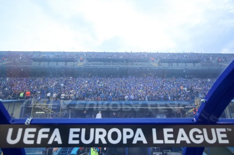 Boysi zviždali biv&scaron;em hajdukovcu, sve su iz lože pratili Jo&scaron;ko i Blanka, pogledajte nevjerojatnu atmosferu na Maksimiru