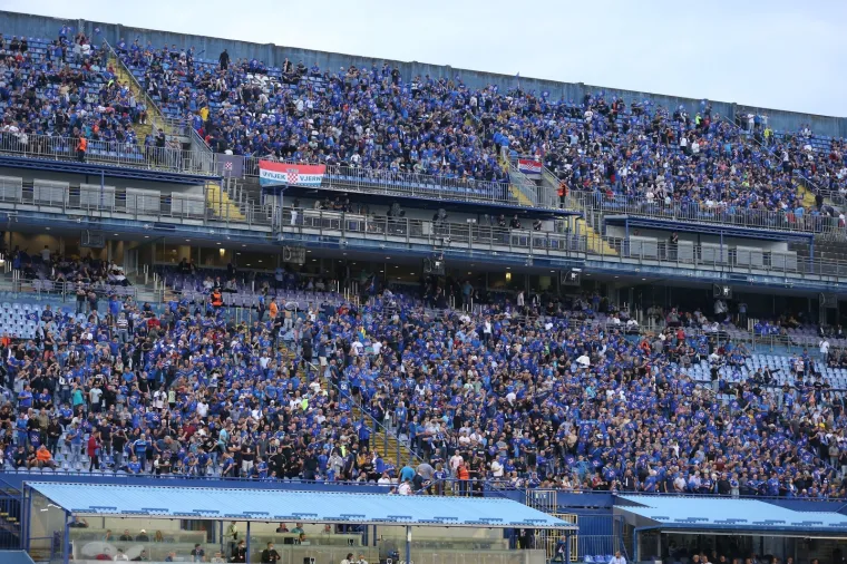 Boysi zviždali biv&scaron;em hajdukovcu, sve su iz lože pratili Jo&scaron;ko i Blanka, pogledajte nevjerojatnu atmosferu na Maksimiru