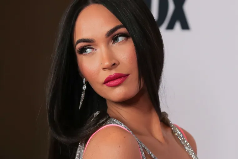 Sve se vi&scaron;e priča o 'plastičnoj' Megan Fox: Ona tvrdi da je prirodna, ali fotke ne znaju lagati. Pogledajte kako se mijenjala