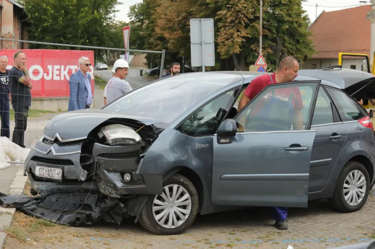Vozačica je sletjela s automobilom u veliku rupu na gradili&scaron;tu osječkog KBC-a