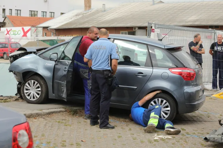 Vozačica je sletjela s automobilom u veliku rupu na gradili&scaron;tu osječkog KBC-a