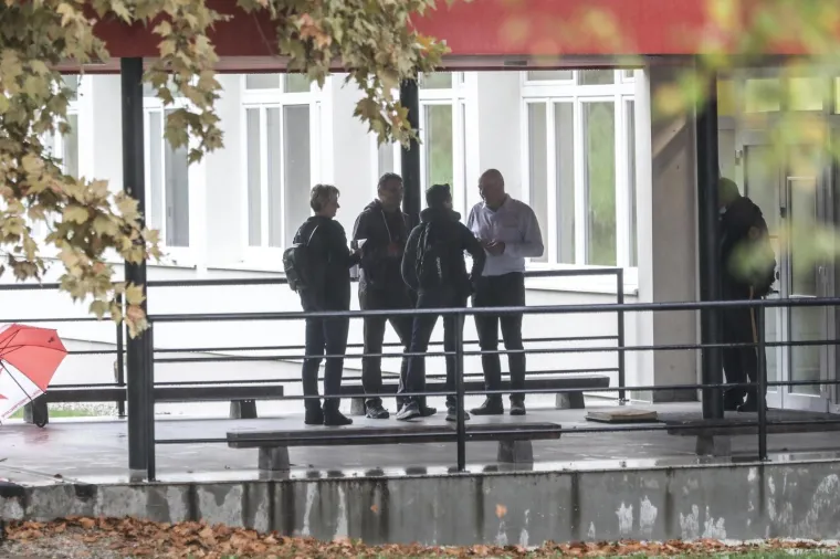 Učenik iz Krapinskih Toplica kojem roditelji ne daju nositi masku opet sjedi ispred &scaron;kole