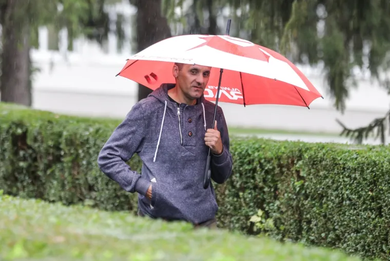 Učenik iz Krapinskih Toplica kojem roditelji ne daju nositi masku opet sjedi ispred &scaron;kole