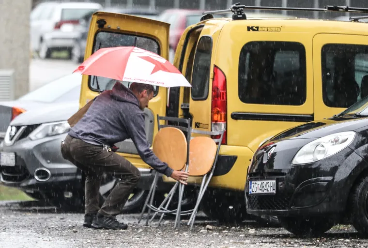 Učenik iz Krapinskih Toplica kojem roditelji ne daju nositi masku opet sjedi ispred &scaron;kole