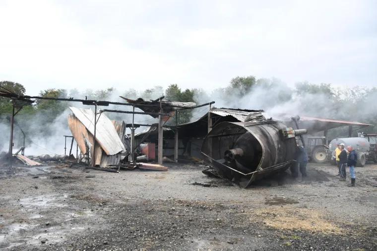 UZNEMIRUJUĆE Stravični prizori na OPG-u koji je progutala vatra: Izgorjela živa stoka, &scaron;teta je ogromna