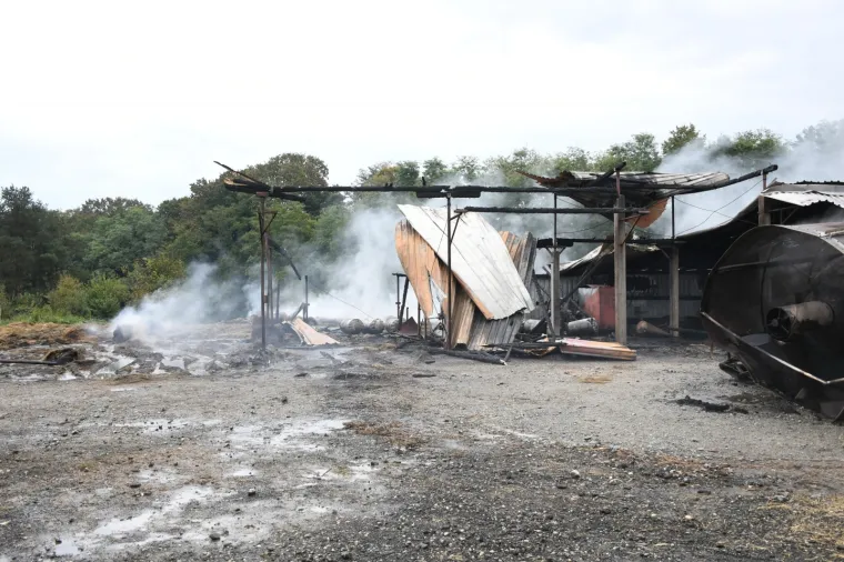 UZNEMIRUJUĆE Stravični prizori na OPG-u koji je progutala vatra: Izgorjela živa stoka, &scaron;teta je ogromna