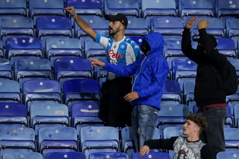 Ovi prizori ludila i pomračenja umova upravo obilaze planetu: U očima im se vidjela krv