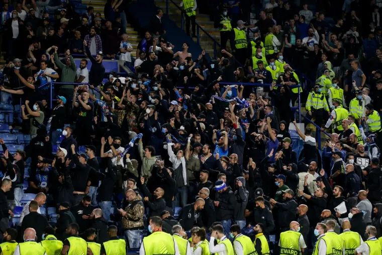 Ovi prizori ludila i pomračenja umova upravo obilaze planetu: U očima im se vidjela krv