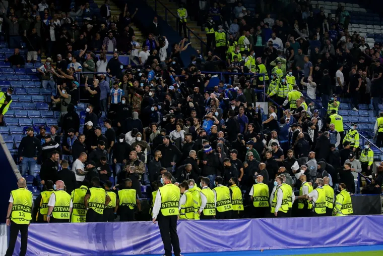 Ovi prizori ludila i pomračenja umova upravo obilaze planetu: U očima im se vidjela krv