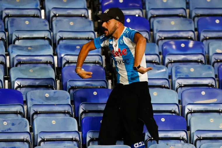 Ovi prizori ludila i pomračenja umova upravo obilaze planetu: U očima im se vidjela krv