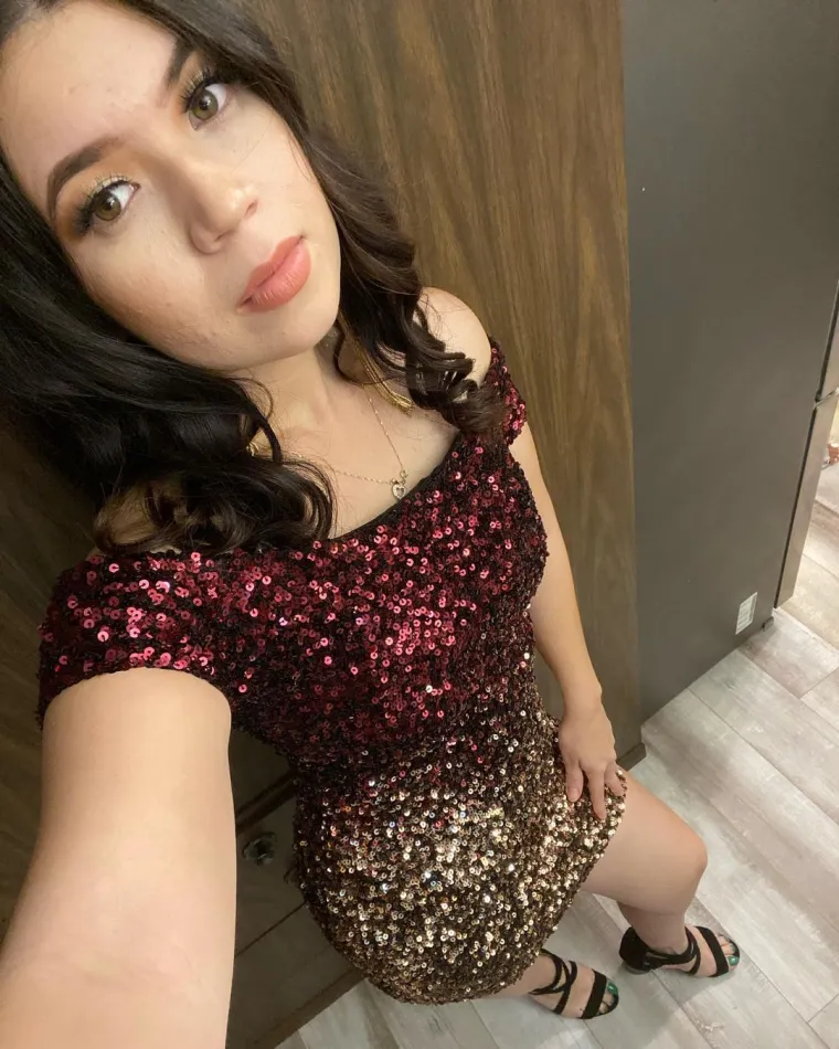 Na jednoj od zadnjih objava prikazala je i kako uprljanih rukavica priprema svoj kamion za sljedeću rutu, pa od obožavatelja dočekala poruke u kojima su je nahvalili i izrazili joj divljenje. 