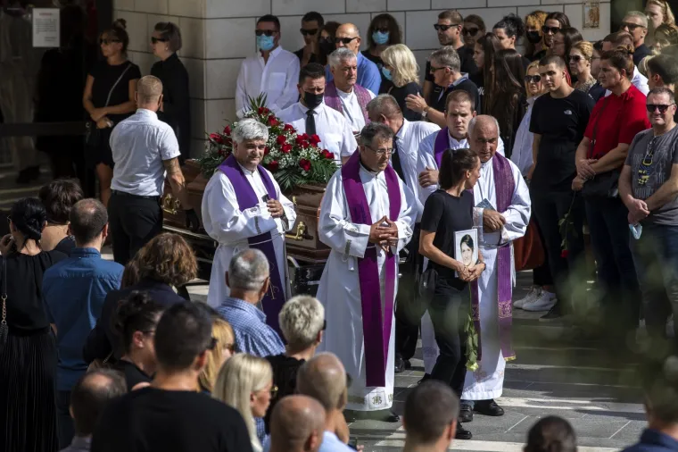 Obitelj, prijatelji i mnogi drugi u suzama se oprostili od jedne od najboljih hrvatskih košarkašica u povijesti Žane Lelas