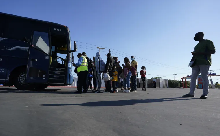 Vi&scaron;e od 10 tisuća Haićana spava pod mostom na granici SAD-a i Meksika