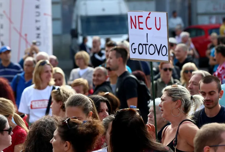 Pogledajte sve poruke s Festivala slobode: 'Cijepi si mamu'; 'Sloboda izbora za sve i svima'