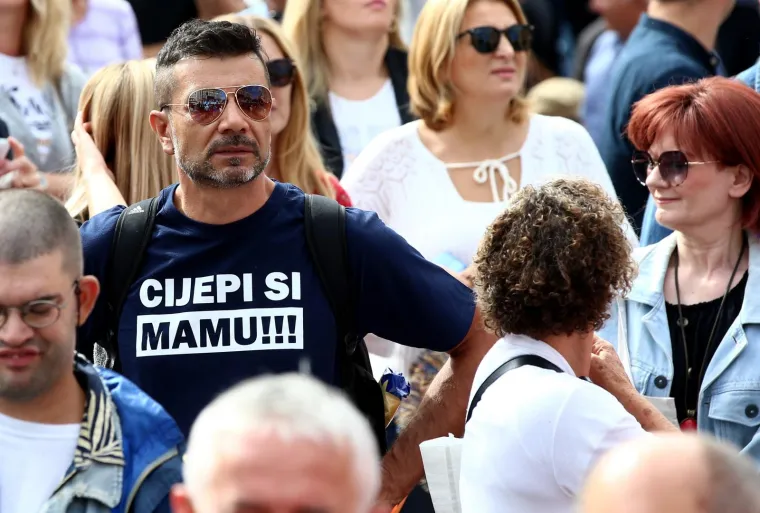 Pogledajte sve poruke s Festivala slobode: 'Cijepi si mamu'; 'Sloboda izbora za sve i svima'