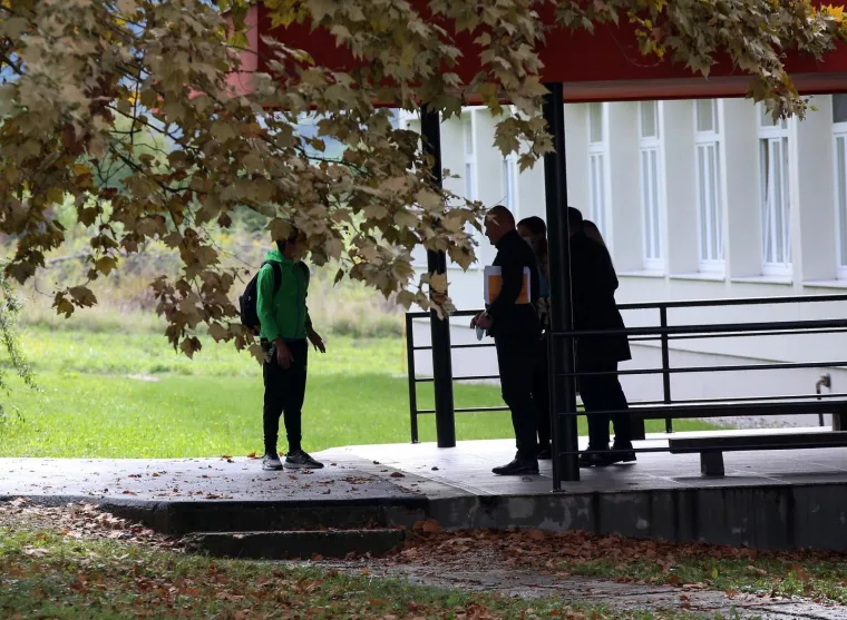 Socijalna služba bila kod roditelja učenika iz Zagorja zbog maske. Otac bio u &scaron;koli s odvjetnicom: 'Nismo jo&scaron; gotovi'