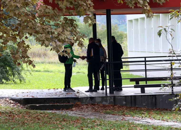 Socijalna služba bila kod roditelja učenika iz Zagorja zbog maske. Otac bio u &scaron;koli s odvjetnicom: 'Nismo jo&scaron; gotovi'