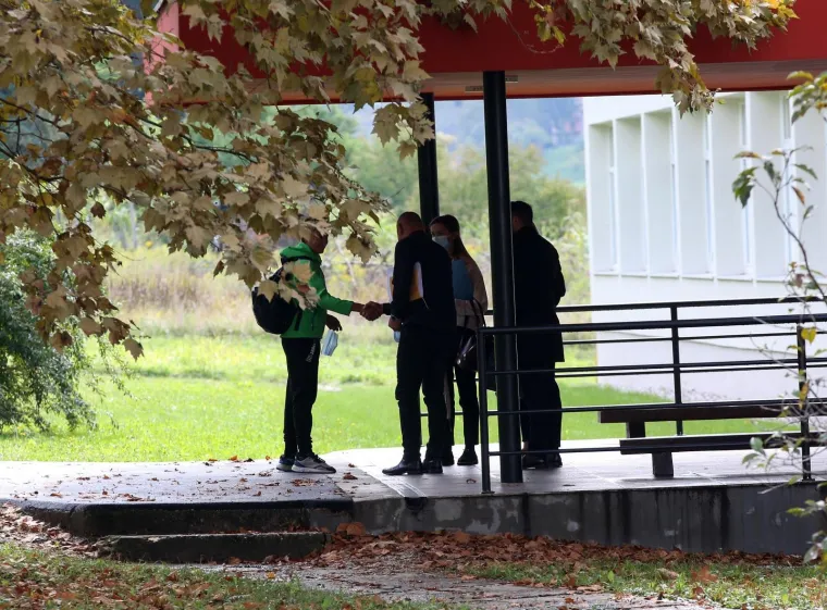 Socijalna služba bila kod roditelja učenika iz Zagorja zbog maske. Otac bio u &scaron;koli s odvjetnicom: 'Nismo jo&scaron; gotovi'