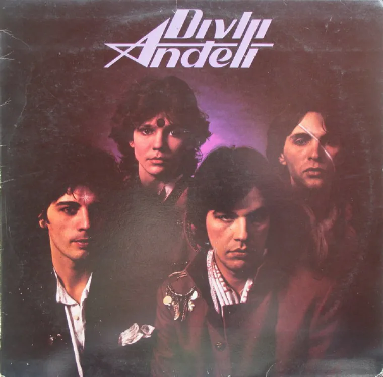15. Divlji Anđeli - Voli te tvoja zver: &apos;One hit wonder&apos; pop-rock benda iz Beograda. Marina je pjesmu napisala 1983. godine.