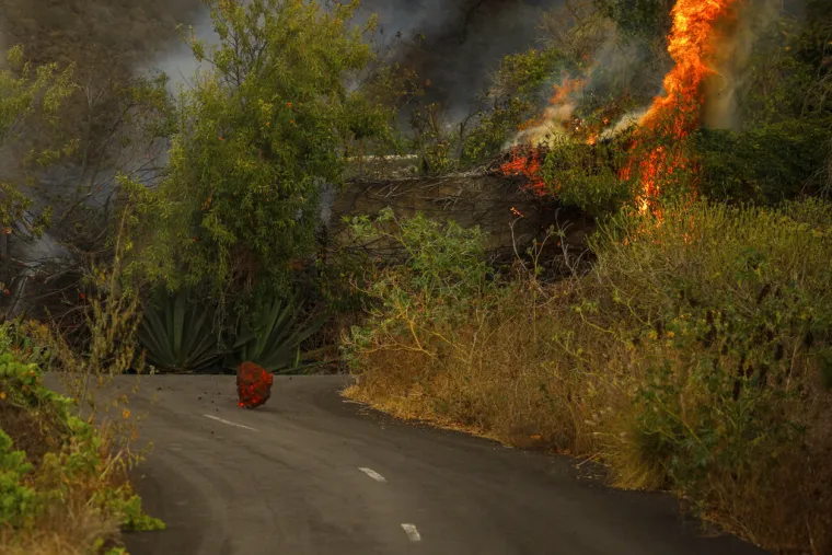 Vatreni obruč na Kanarima! Lava guta sve pred sobom, a ako stigne do mora, prijeti nova opasnost