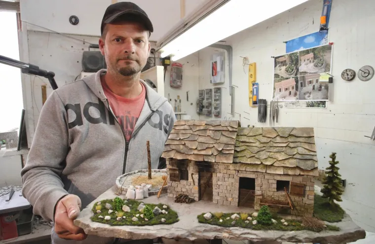 Josip iz Ko&scaron;uta kod Trilja od kamena izrađuje minijaturne kuće, pogledajte ta umjetnička djela