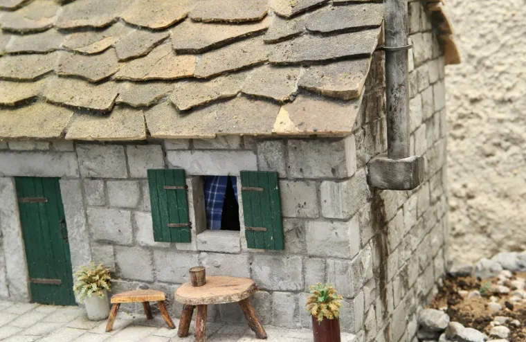 Josip iz Ko&scaron;uta kod Trilja od kamena izrađuje minijaturne kuće, pogledajte ta umjetnička djela