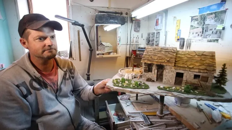 Josip iz Ko&scaron;uta kod Trilja od kamena izrađuje minijaturne kuće, pogledajte ta umjetnička djela