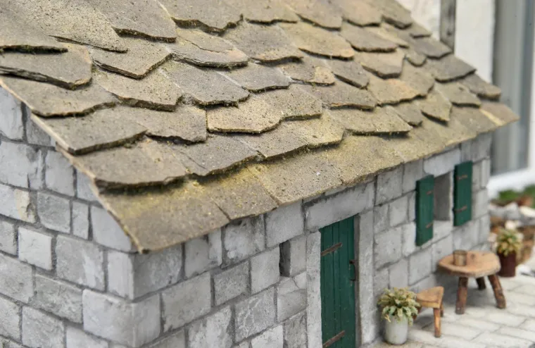 Josip iz Ko&scaron;uta kod Trilja od kamena izrađuje minijaturne kuće, pogledajte ta umjetnička djela