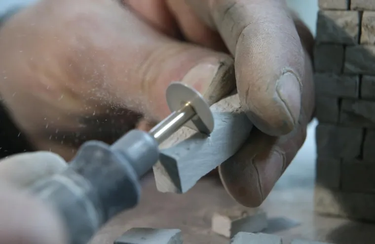 Josip iz Ko&scaron;uta kod Trilja od kamena izrađuje minijaturne kuće, pogledajte ta umjetnička djela