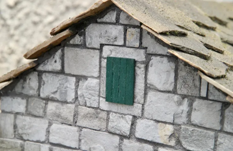 Josip iz Ko&scaron;uta kod Trilja od kamena izrađuje minijaturne kuće, pogledajte ta umjetnička djela