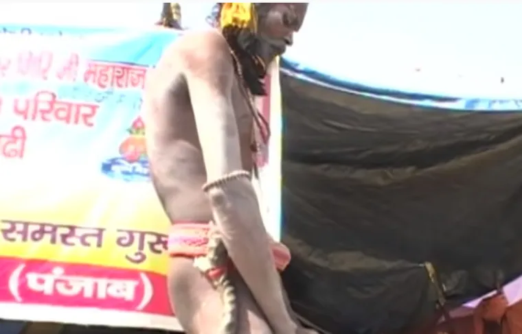 6. Snažan penis (indijski hindusi): Kažu da je jedan čovjek nekad davno u Indiji stekao poštovanje zahvaljujući moći u svojim hlačama. Neki i dalje svoju moć pokazuju na takav način pa tako povlače mali kamion s užetom vezanim za penis. Ili omotavavaju penis oko štapa pa ga vuku...Ok, nećemo dalje...