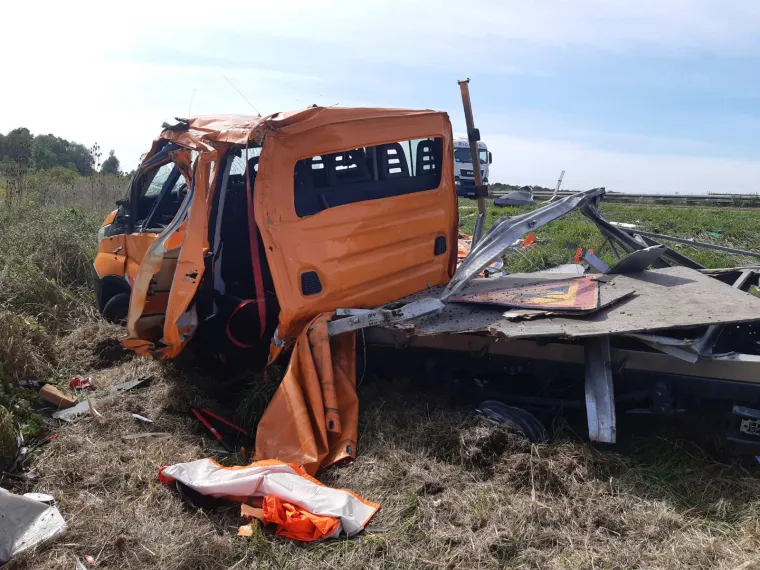 Drama između Karlovca i Jaske: Djelatnici cestarske ophodnje iza&scaron;li iz auta par sekundi prije nego &scaron;to je kamion pokosio njihovo vozilo