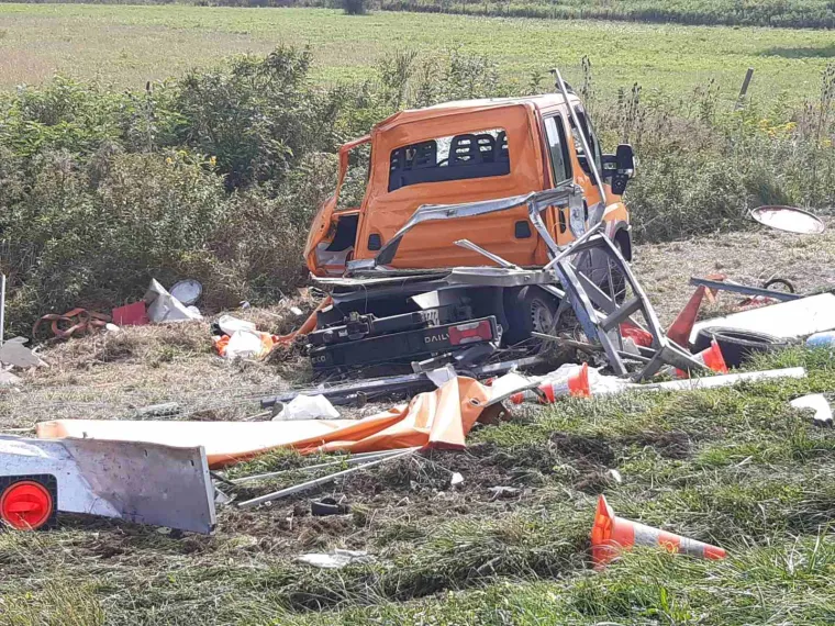 Drama između Karlovca i Jaske: Djelatnici cestarske ophodnje iza&scaron;li iz auta par sekundi prije nego &scaron;to je kamion pokosio njihovo vozilo