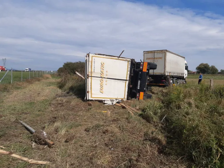Drama između Karlovca i Jaske: Djelatnici cestarske ophodnje iza&scaron;li iz auta par sekundi prije nego &scaron;to je kamion pokosio njihovo vozilo