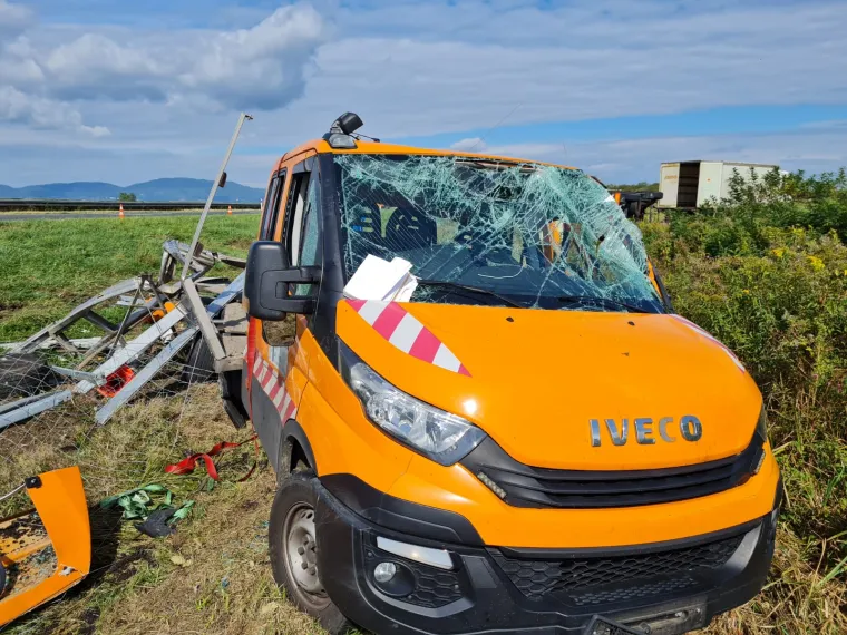 Drama između Karlovca i Jaske: Djelatnici cestarske ophodnje iza&scaron;li iz auta par sekundi prije nego &scaron;to je kamion pokosio njihovo vozilo