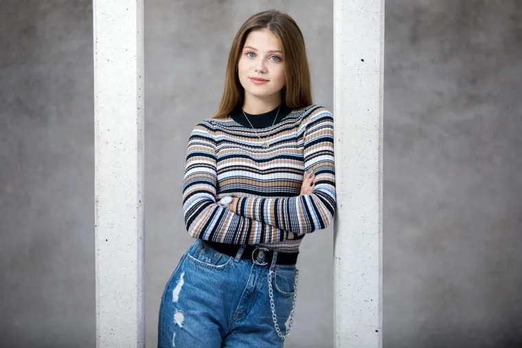 Iako se vrlo rano počela baviti profesionalnim pjevanjem, Mia tada nije razmi&scaron;ljala o profesionalnoj pjevačkoj karijeri. Vi&scaron;e puta je nagla&scaron;avala kako bi htjela biti slastičarka ili veterinarka, no na kraju je upisala Prvu riječku gimnaziju.