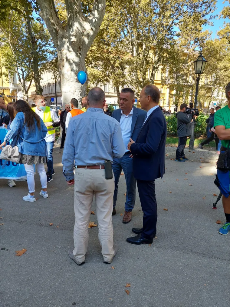 Počeo je prosvjed medicinskih radnika: 'Od pljeska do pljuske'