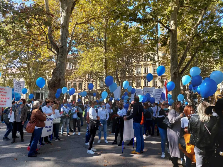 Počeo je prosvjed medicinskih radnika: 'Od pljeska do pljuske'