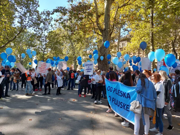 Počeo je prosvjed medicinskih radnika: 'Od pljeska do pljuske'