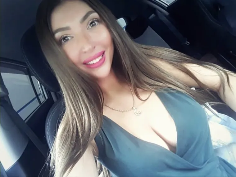 Znamo, zvuči kao čista prostitucija, ali Anastazija uvjerava da joj u te tri godine nitko nije pristupio na neprimjeren način i zatražio od nje intiman odnos.