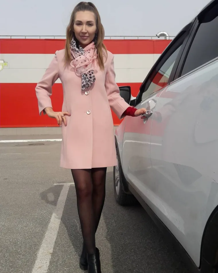 Plaćene su po satu da brbljaju i piju! Cvjeta novi biznis, a ova djevojka upravo je otkrila detalje, pa čak i koliko se zarađuje