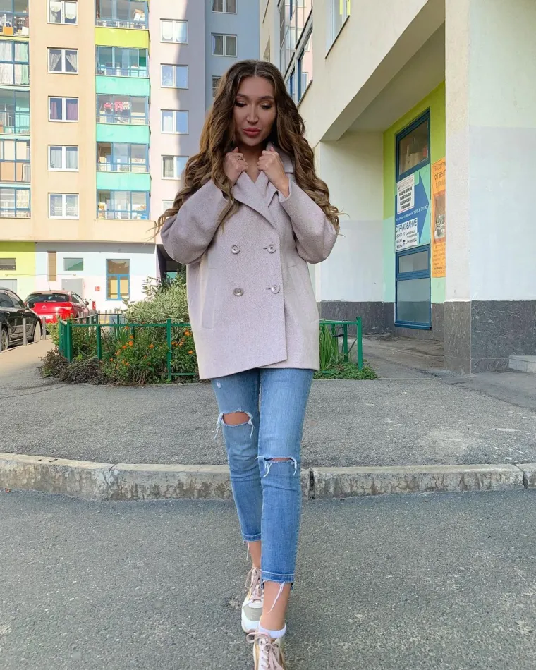 Plaćene su po satu da brbljaju i piju! Cvjeta novi biznis, a ova djevojka upravo je otkrila detalje, pa čak i koliko se zarađuje