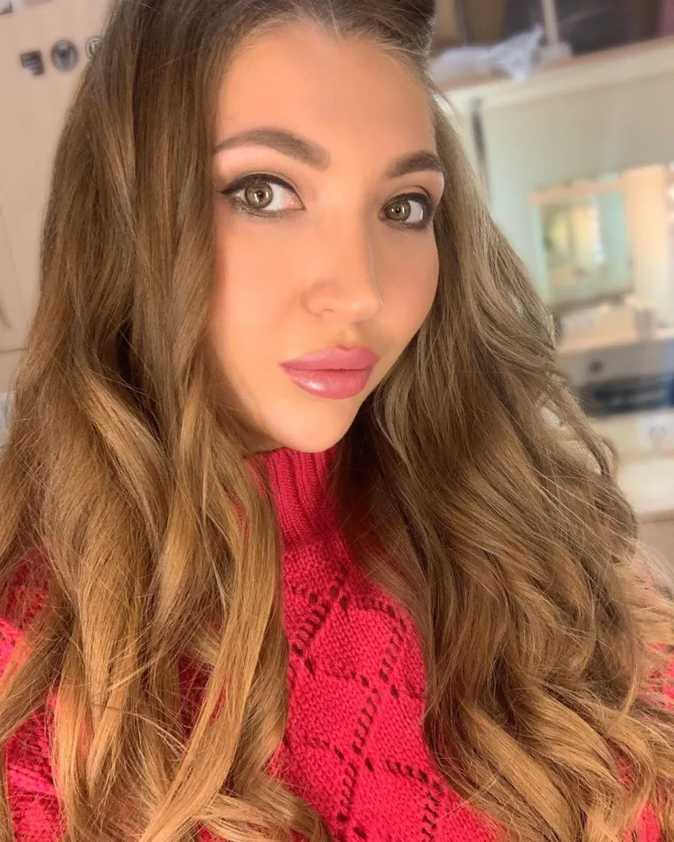 Plaćene su po satu da brbljaju i piju! Cvjeta novi biznis, a ova djevojka upravo je otkrila detalje, pa čak i koliko se zarađuje