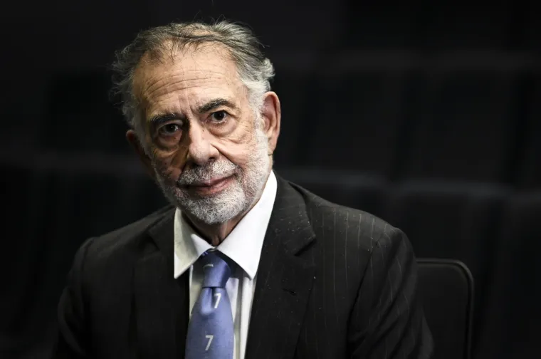 4. Francis Ford Coppola: Jedan od najcjenjenjih redatelja na svijetu, poznat po trilogiji &quot;Kum&quot;, početkom 1960-ih bio je siromašni umjetnik koji je, da bi zaradio pokoji dolar, režirao kratki film &quot;The Pepper&quot; u kojem je glumila Marli Renfro. No, bilo je teško pronaći distributera pa je film odlučio kombinirati s Marlinim &quot;seksi vesternom&quot; &quot;The Wide Open Spaces&quot;. Nastala je tako erotska komedija pod naslovom &quot;Tonight for sure&quot;. Coppola se nikad nije sramio svojih početaka izjavivši da je to tada bio jedini način da snimi film.
