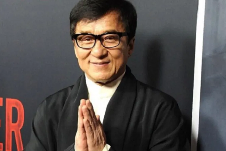 6. Jackie Chan: Prije nego je postao ikona borilačkih filmova, Jackie Chan je davne 1975. glumio u erotskoj komediji &quot;All in the Family&quot;. Iako film spada u tzv. softcore erotske uratke, i sadrži samo jednu Chanovu scenu seksa, on ga smatra pornografskim. 